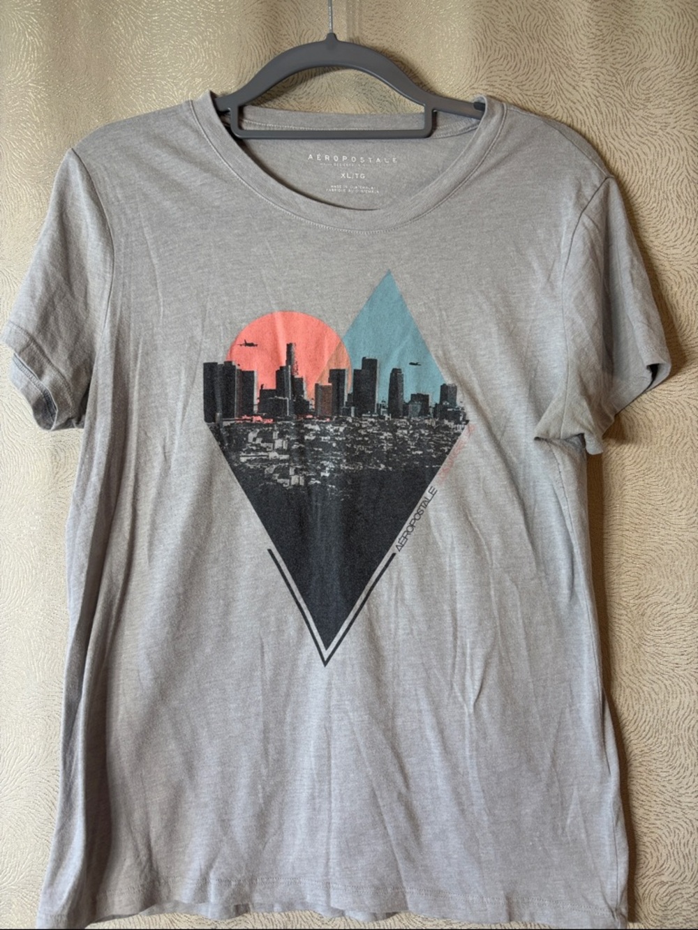 Aeropostale Light Gray Tee with Coral and Teal Graphic 0221